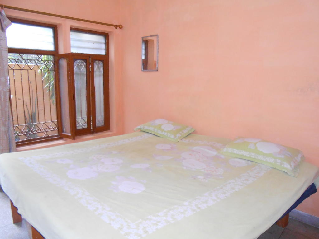 Maruti Guest House Varanasi Oda fotoğraf