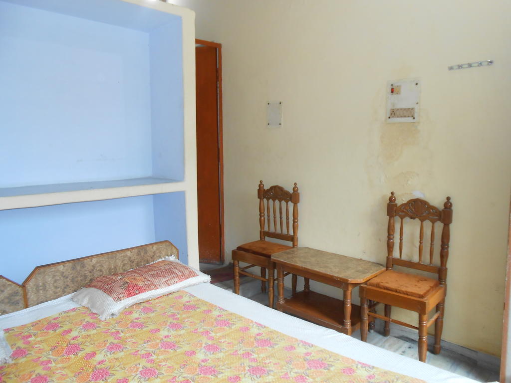 Maruti Guest House Varanasi Oda fotoğraf